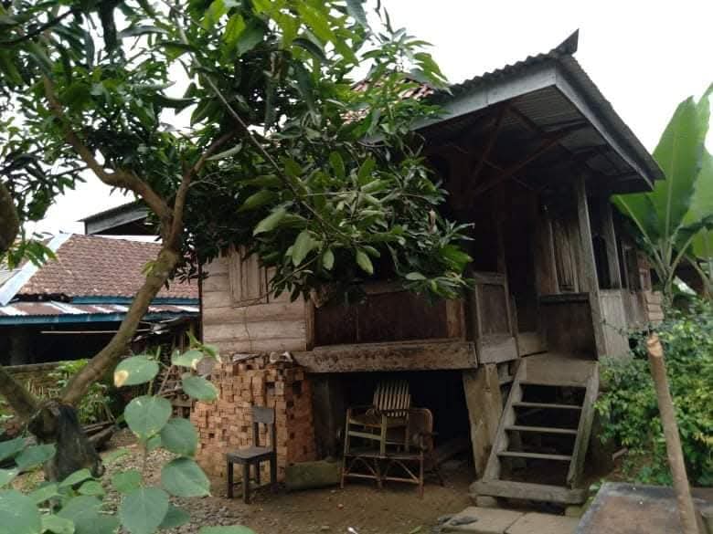 Rumah kayu Milik Almarhum Mar'i Bin Safi'i Di Desa Lubuk Layang Ilir
